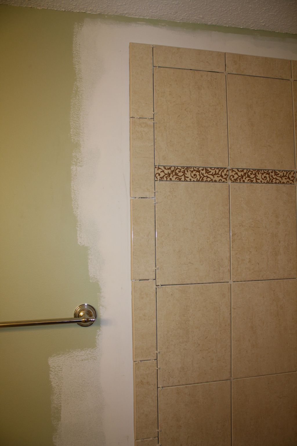 Edge of tub surround prior to grout.