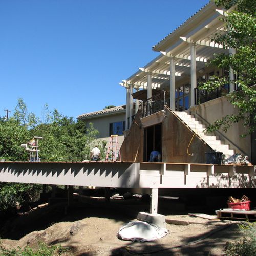 Hillside IPE Deck - Cantilevered
Stucco, Entryway,