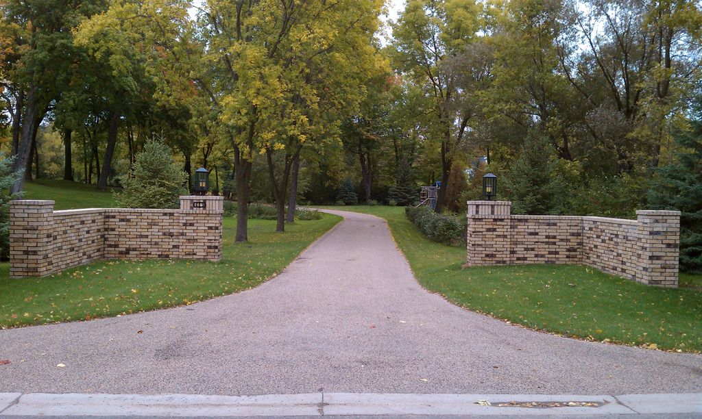 Brick driveway entryway walls