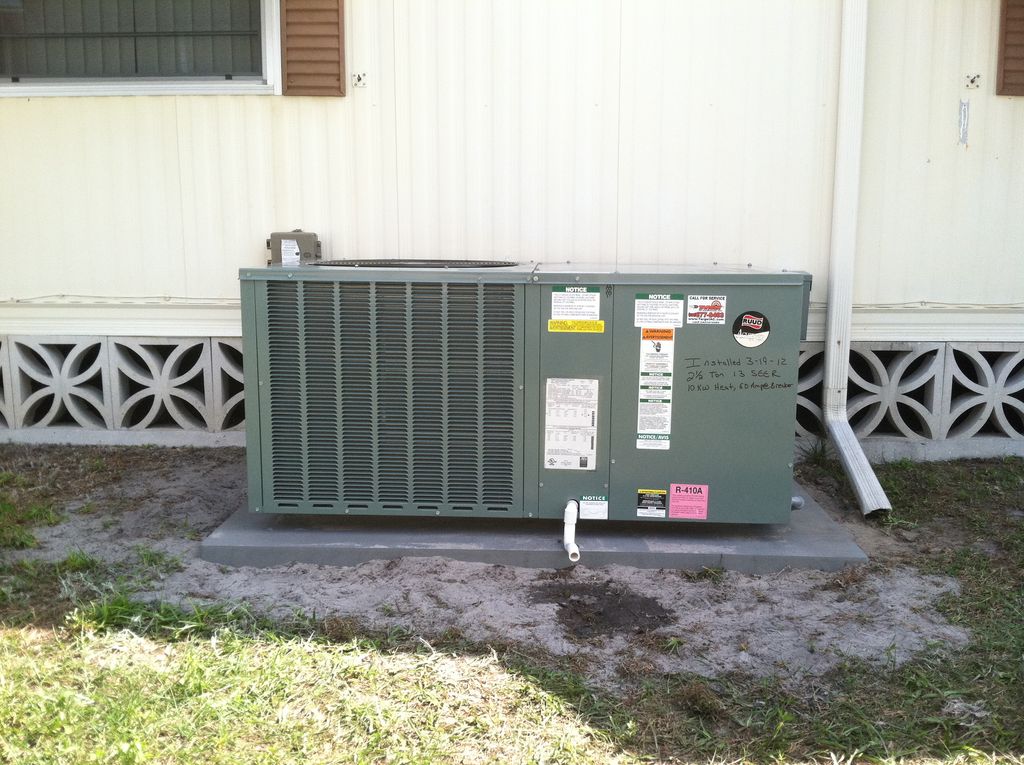 Package Unit air conditioner installed in North Fo