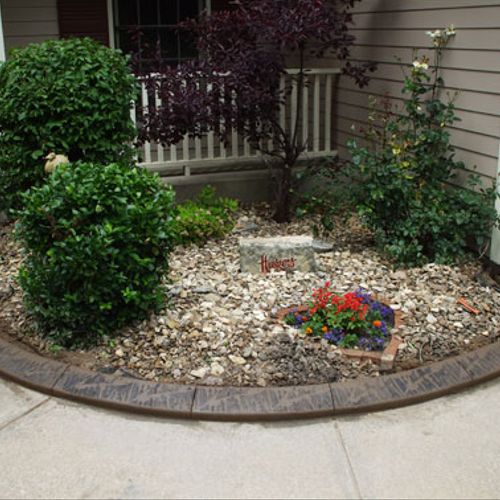 Decorative curbing for landscaping