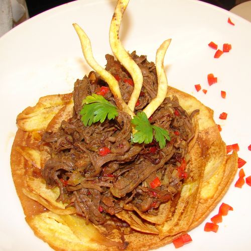shredded beef neslted in fried plantains
