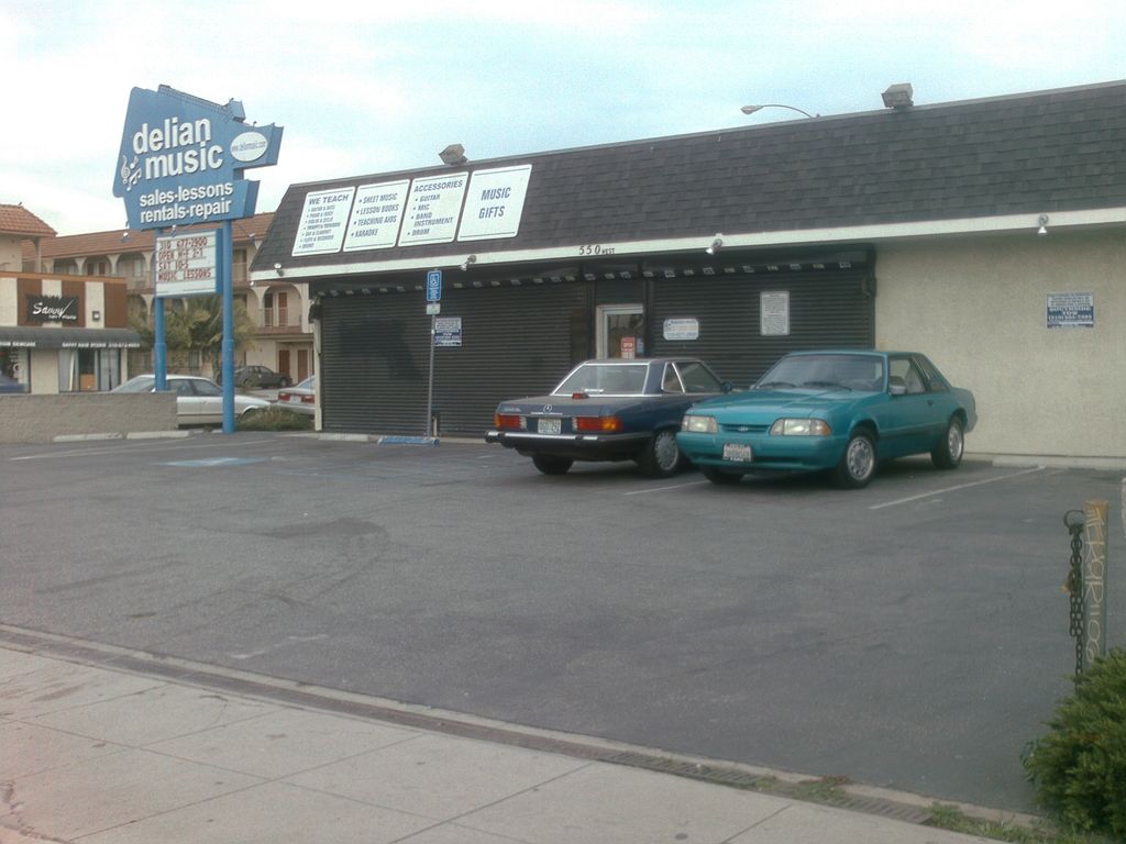 delian music at the corner of oak and manchester,
