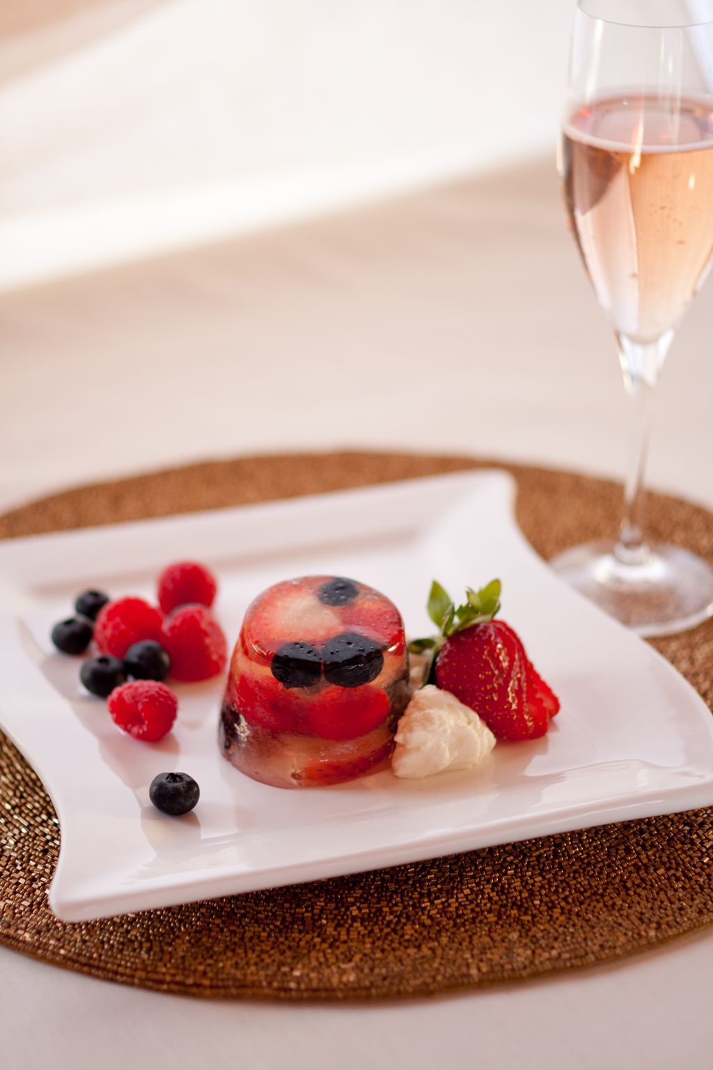 Champagne Jello With Fresh Berries