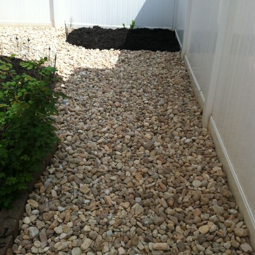 Laying Egg rock and mulching beds with Black mulch