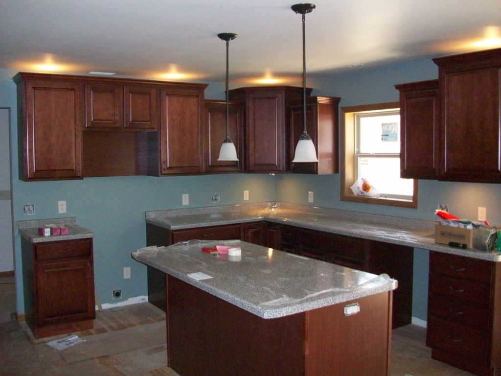 Top Notch Custom Cabinetry and Flooring