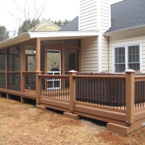 Deck with Screend porch and Jacuzi