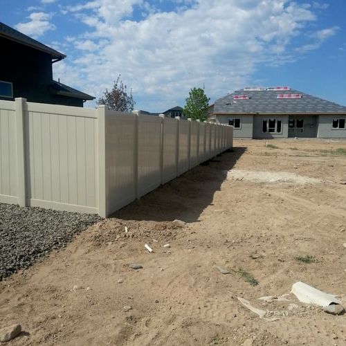Tongue and groove vinyl fencing