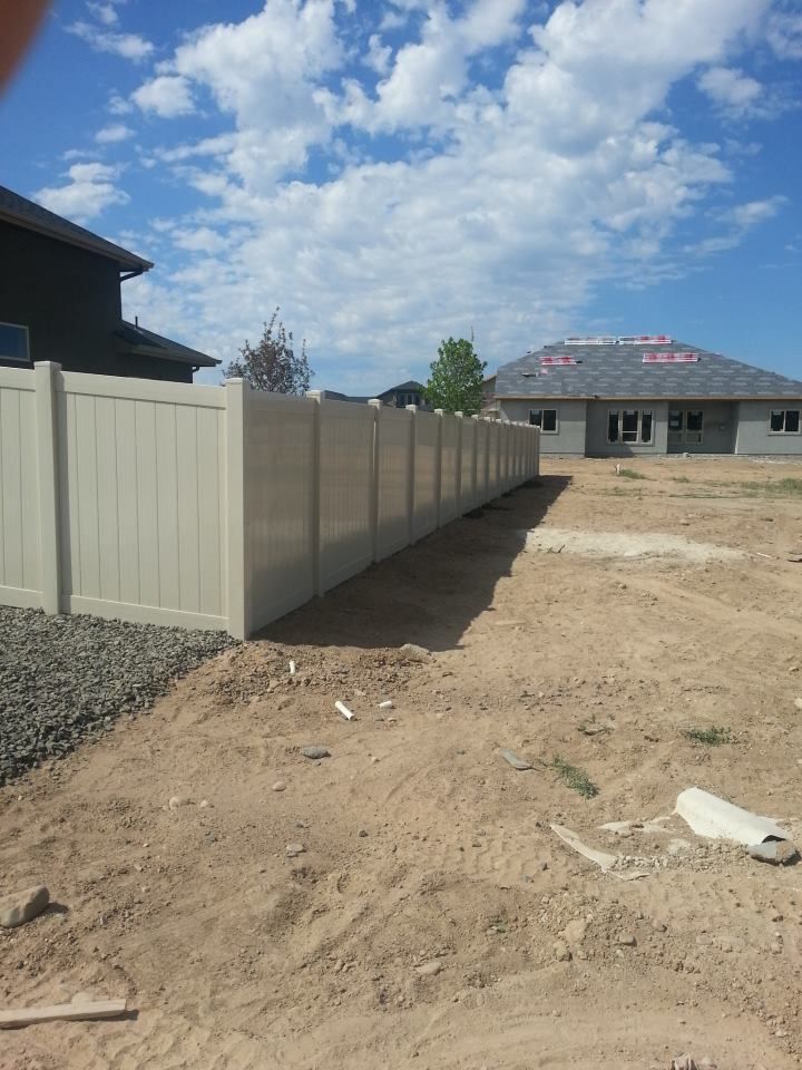 Tongue and groove vinyl fencing