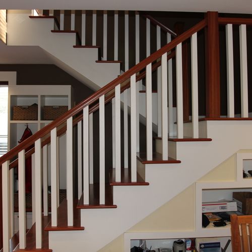 Stairs with built-in shelves