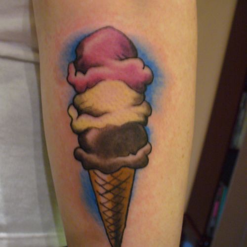 Ice cream cone by Laura