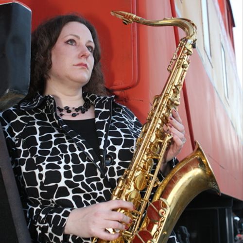 Rachel Bade-McMurphy teaches Voice, Sax & Clarinet