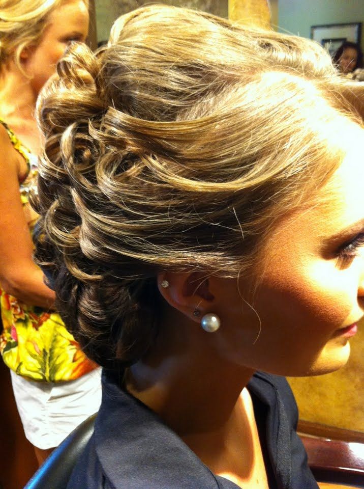 Wedding up-do Side view June 2012
Via Moda Salon a