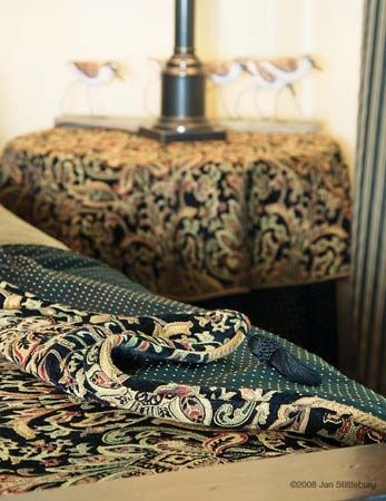 Matching table topper with Scaldino