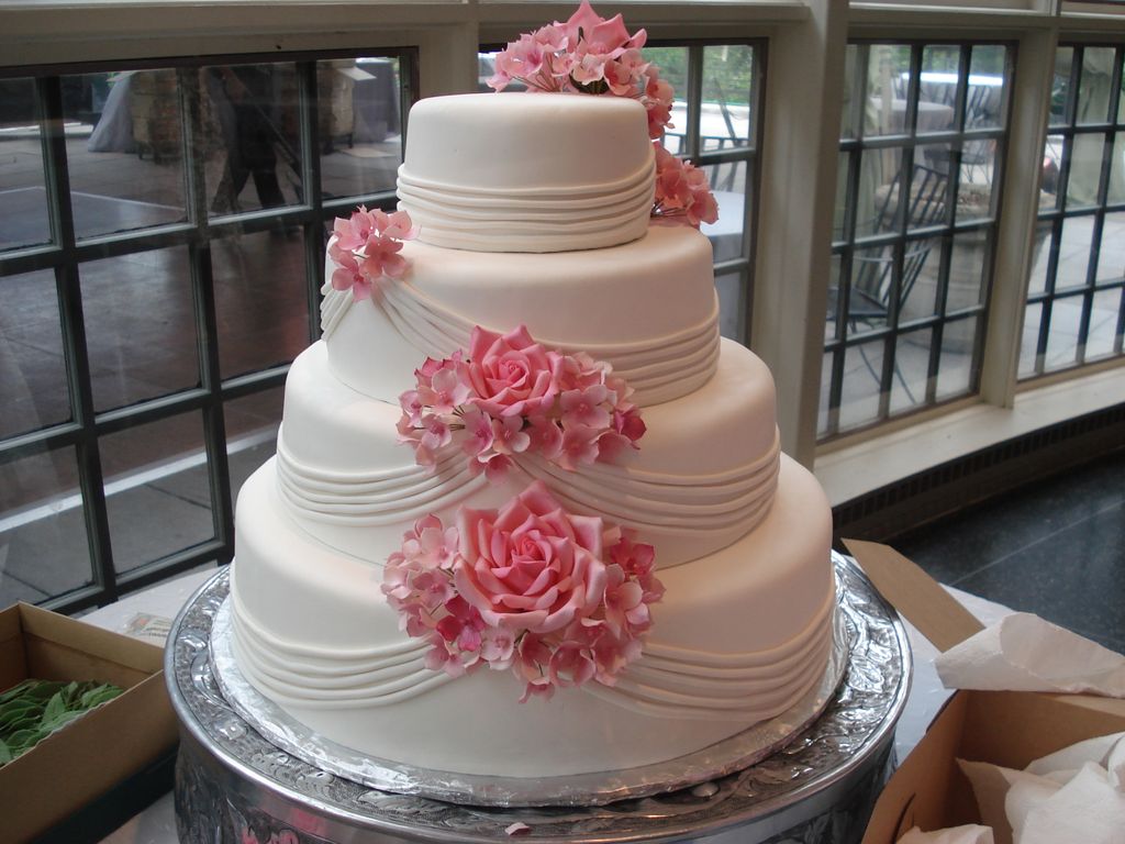 Sugar roses and hydrangeas.
