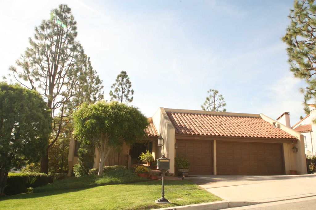 Ocean Views! Gorgeous 3400 sq ft, 5 bedroom, 3 bat