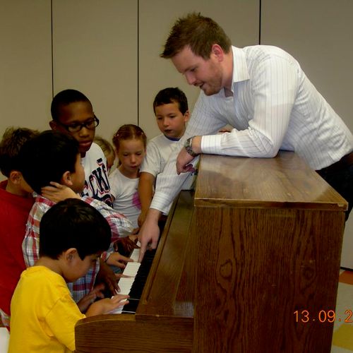Learning how the piano works at Group lesson, Symm