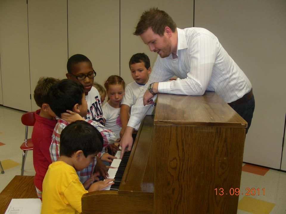 Learning how the piano works at Group lesson, Symm
