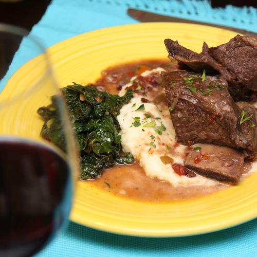 Braised Short Ribs with Mashed Potatoes and Garlik