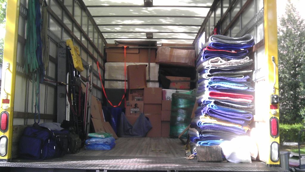 Connecticut unload from Atlanta