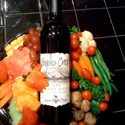 Fruit/vegetable & wine platter