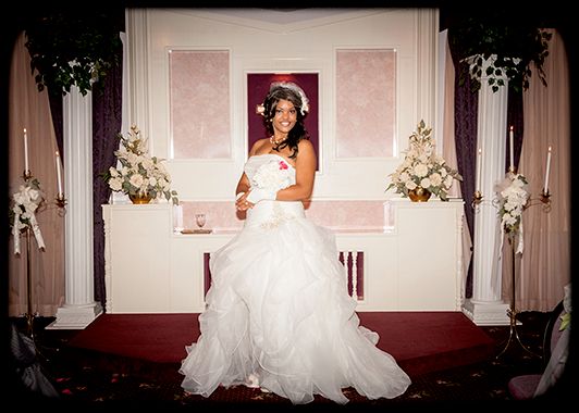 We capturing the bride in her wedding's setting.