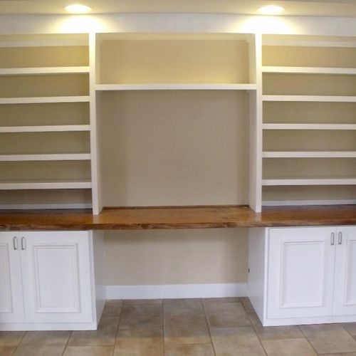 Built-in desk and shelving