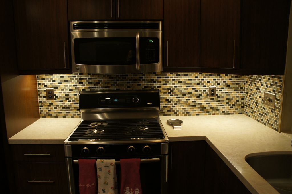 Glass mosaic kitchen splash.
Full kitchen splash.