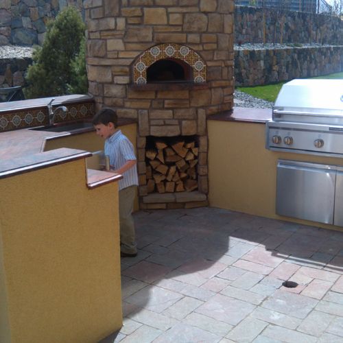 Outdoor Kitchen idea and Pizza Oven