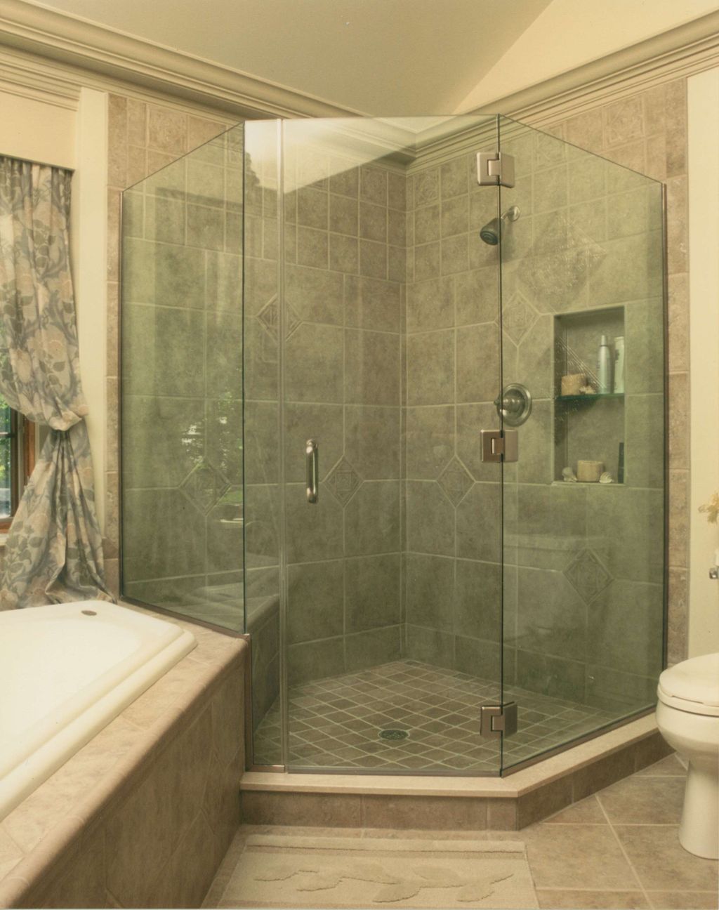 We do bathrooms. This one won us an award!
Pic #1