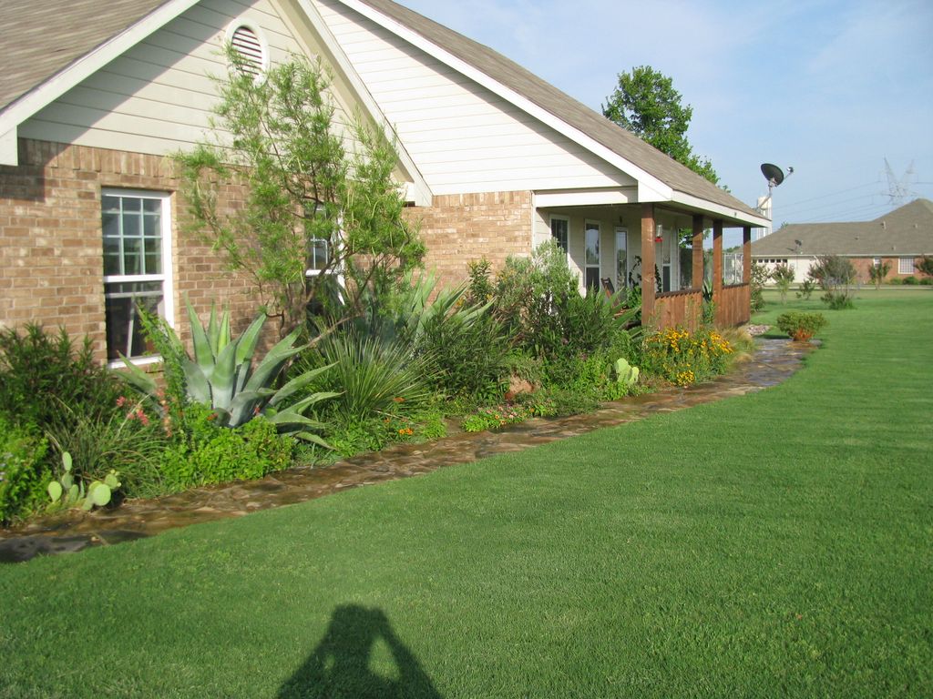 Southwestern landscape with hybrid bermuda irrigat