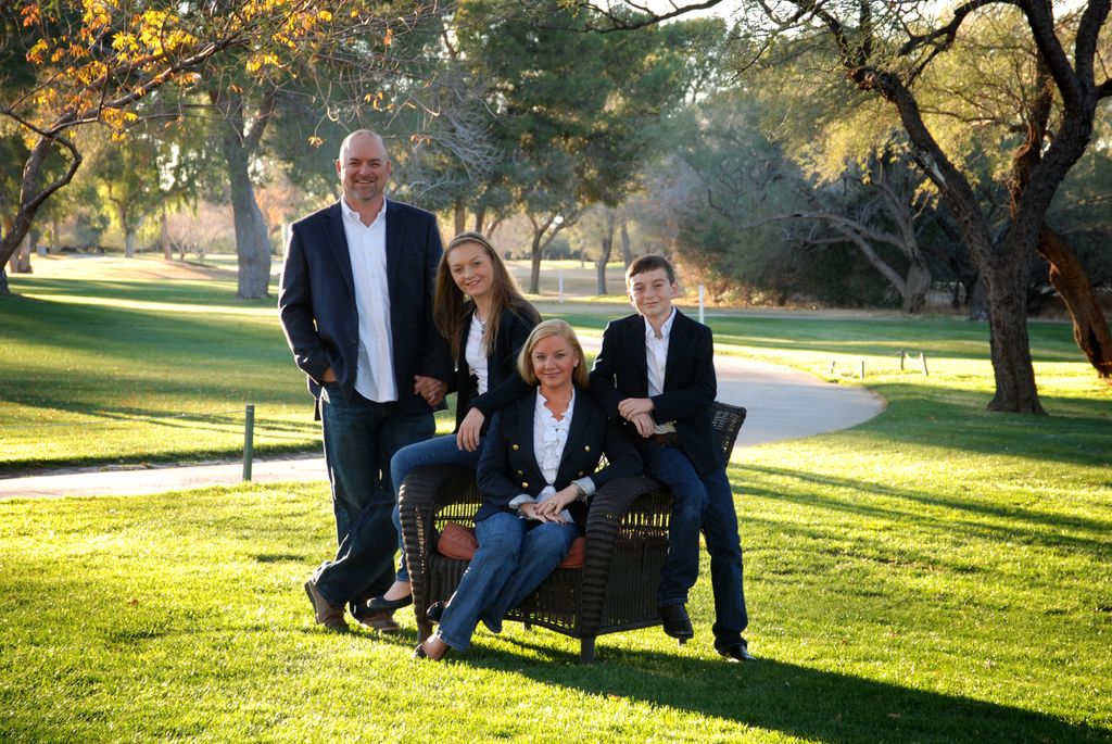 Family portraits captured in the afternoon brings 