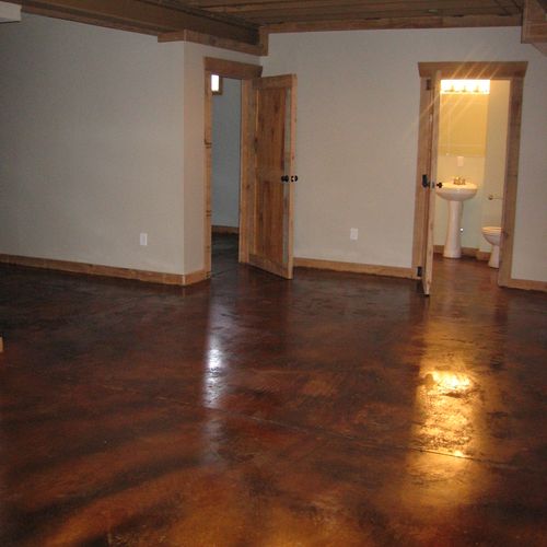 WESTERN BASEMENT WITH STAINED FLOOR