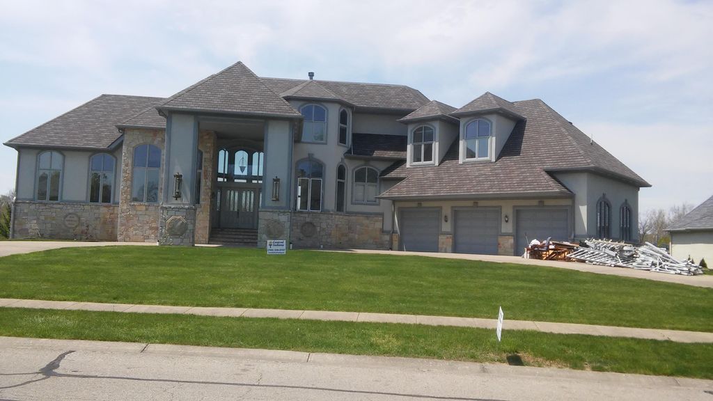 Before pictures. Full exterior.