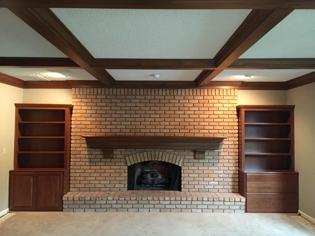 Before picture of living room to be painted.