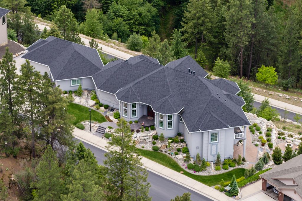 Luxury home in the Wandermere area of Spokane