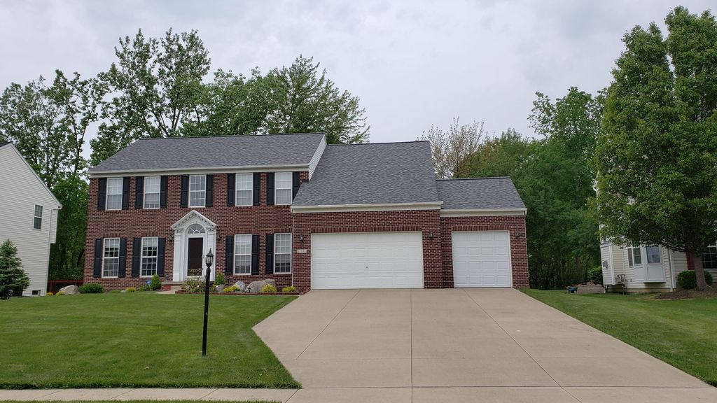 Owens Corning shingle in Estate Gray