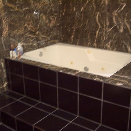 Very custom marble and tile mix deep jacuzzi bath 