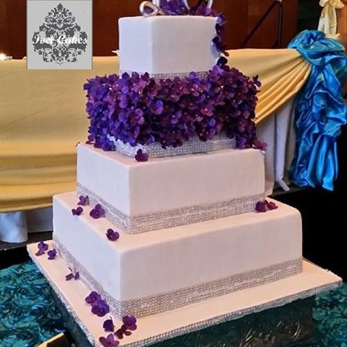 4 tier wedding cake.Decorated with 450 sugar hydra