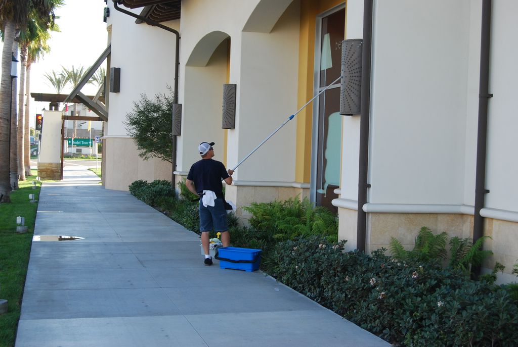 Happy Cleaning windows in Otay Ranch Mall