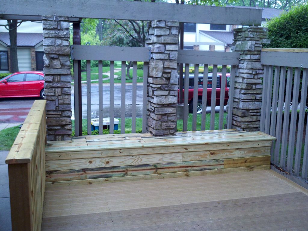 The grey fence at the pillars and on the one side 