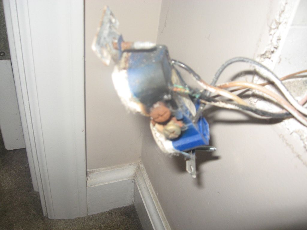 Loose connection in receptacle caused loss of powe