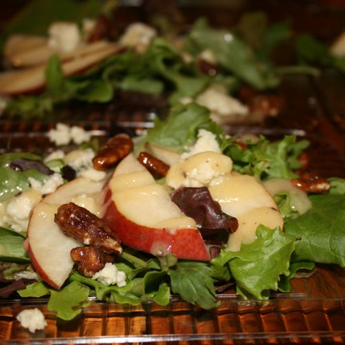 Mixed Greens with Pear, Gorgonzola and Candied Pec