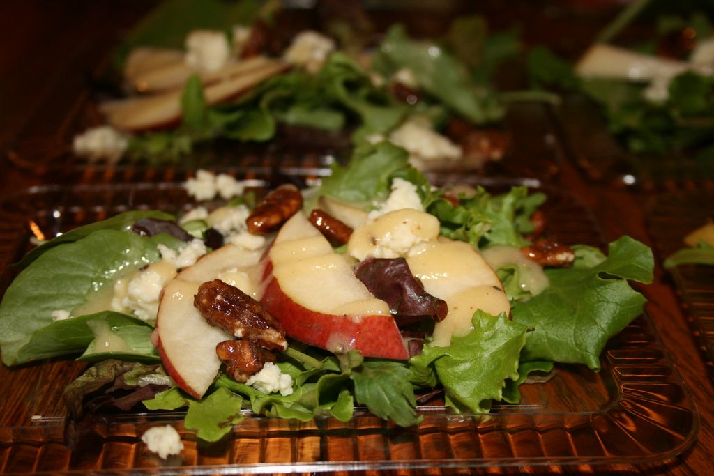 Mixed Greens with Pear, Gorgonzola and Candied Pec