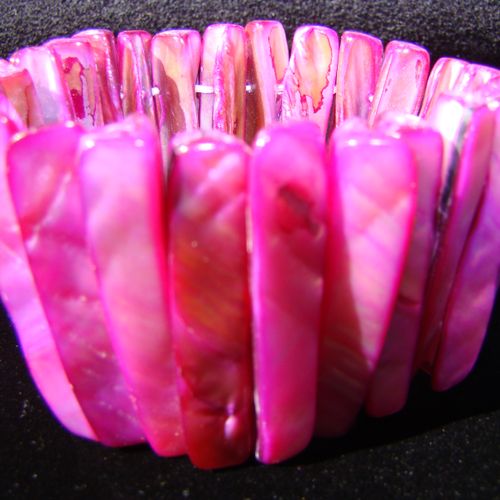 Fuchsia MOP Stick Shell Stretch Bracelet:

Bright 