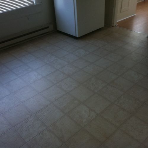 A kitchen floor with Gluless "floating" Linoleum