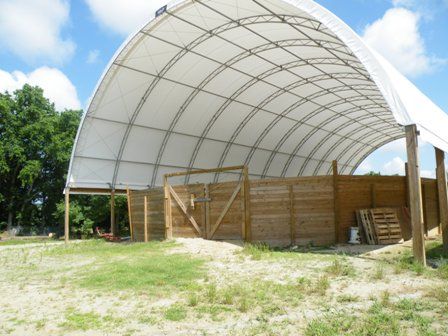 Covered round pen