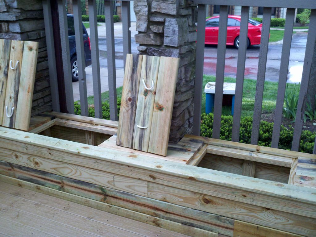 This shows the built in storage on the bench with 