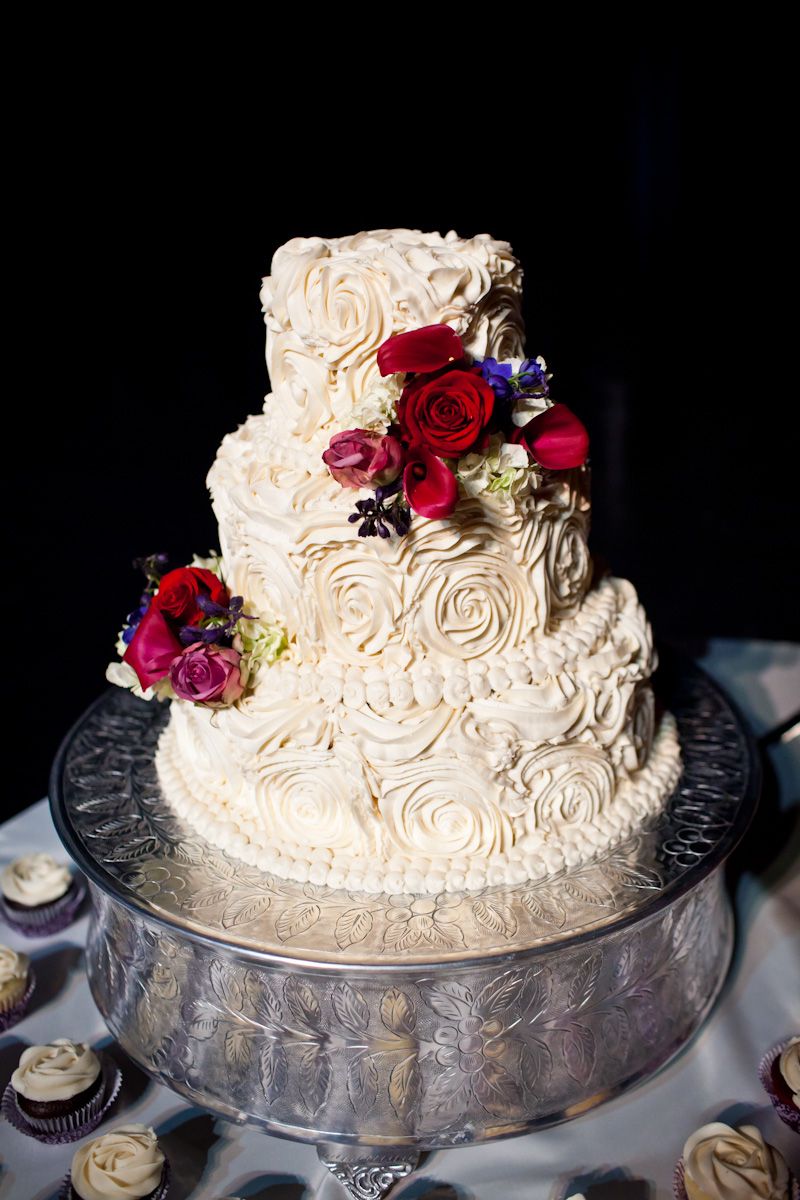 An amazing wedding cake done up by the professiona