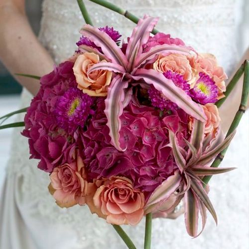 This daring bridal bouquet will make a fashion for